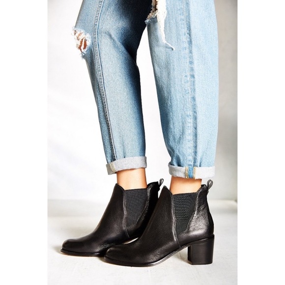 Sam Edelman Shoes - Sam Edelman Justin Chelsea Leather Black Boots✨